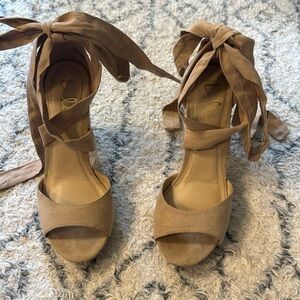 Nude Lace-Up Lulus “Dorian” Block Heel Size 10 Ankle Wrap Tie Heels Chunky Heel